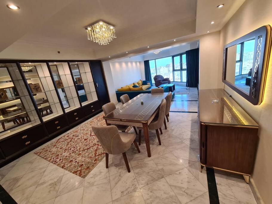 Luxury At Grand Plaza San Stefano, Prime Location With Access To Mega Mall And Four Seasons's Restaurants *