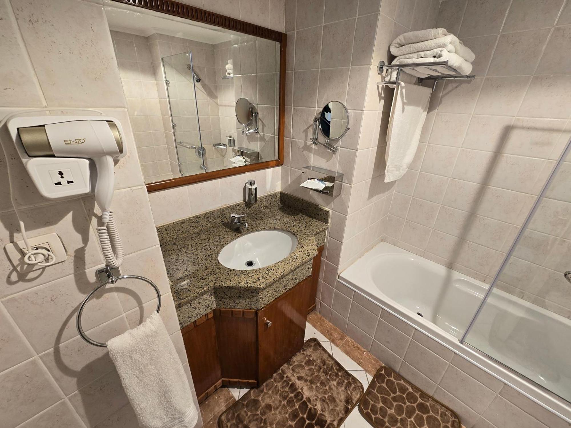 Apartment Luxury At Grand Plaza San Stefano, Prime Location With Access To Mega Mall And Four Seasons's Restaurants